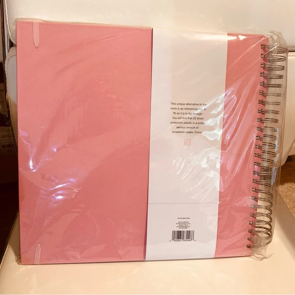 New Heidi Swapp 12x12” pink spiral scrapbooking album w/ page protectors HTF